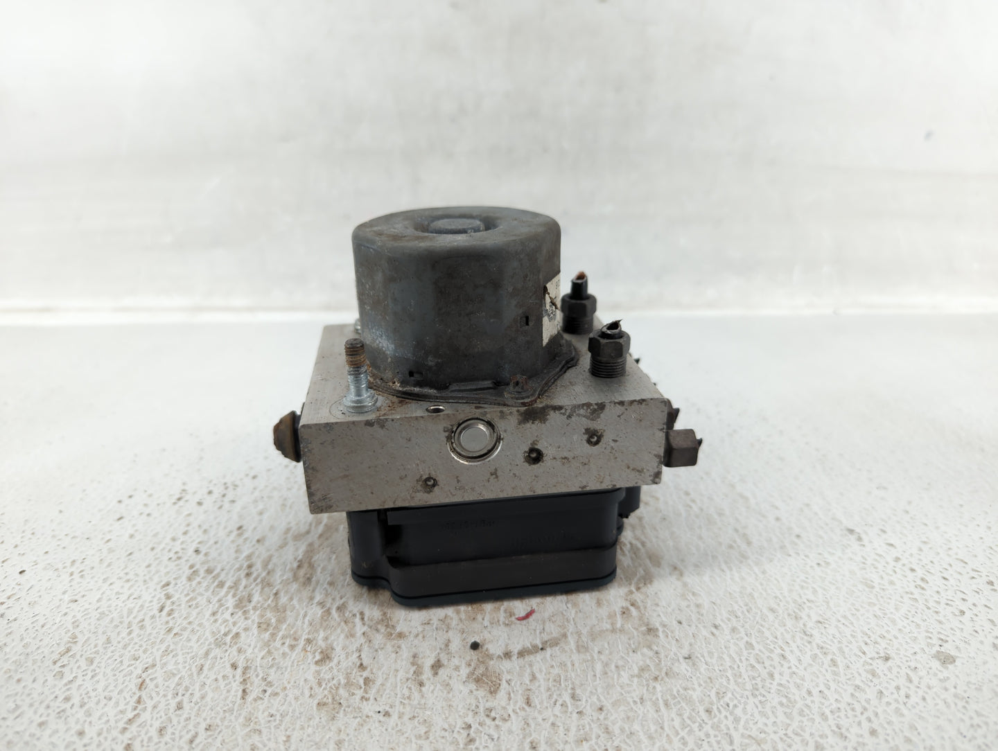 2013 Chrysler Town & Country ABS Pump Control Module Replacement P/N:P68183803AA Fits OEM Used Auto Parts - Oemusedautoparts