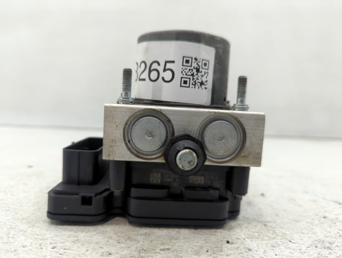 2013 Chrysler Town & Country ABS Pump Control Module Replacement P/N:P68183803AB Fits OEM Used Auto Parts - Oemusedautoparts