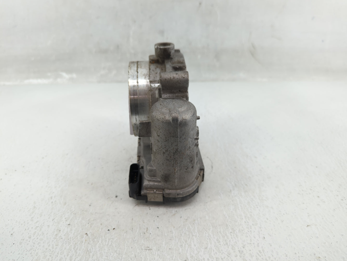 2011-2016 Chrysler Town & Country Throttle Body P/N:05184 349AC Fits OEM Used Auto Parts - Oemusedautoparts1.com