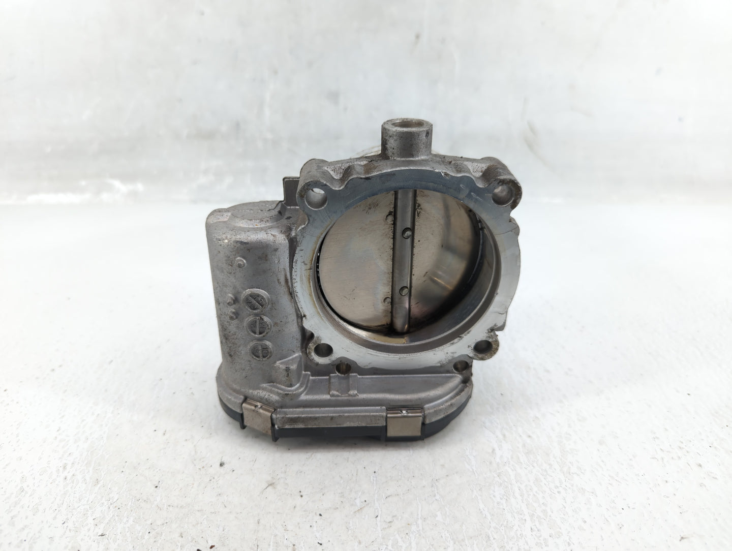 2011-2016 Chrysler Town & Country Throttle Body P/N:05184 349AC Fits OEM Used Auto Parts - Oemusedautoparts1.com