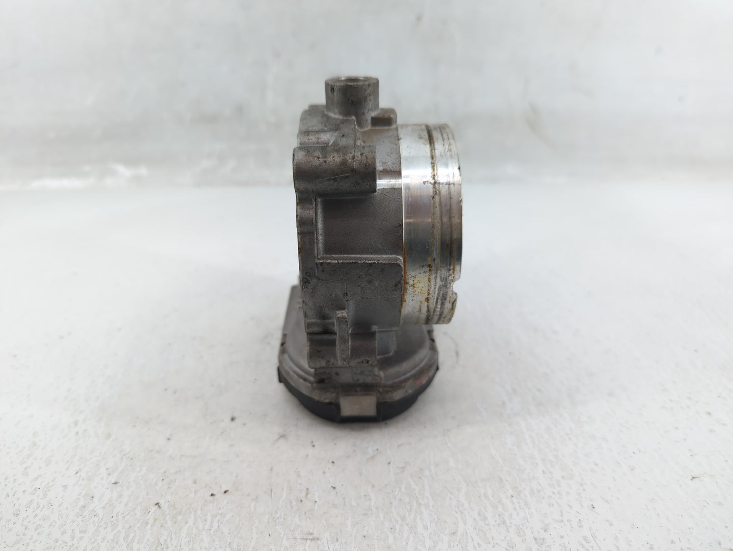 2011-2016 Chrysler Town & Country Throttle Body P/N:05184 349AC Fits OEM Used Auto Parts - Oemusedautoparts1.com