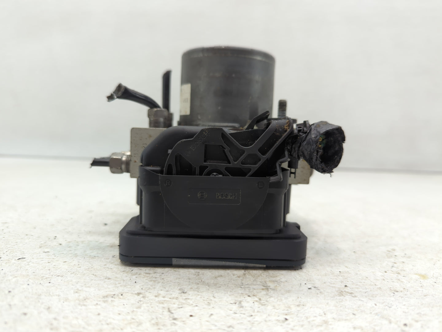 2013 Chrysler Town & Country ABS Pump Control Module Replacement P/N:68183803AC Fits OEM Used Auto Parts - Oemusedautoparts1