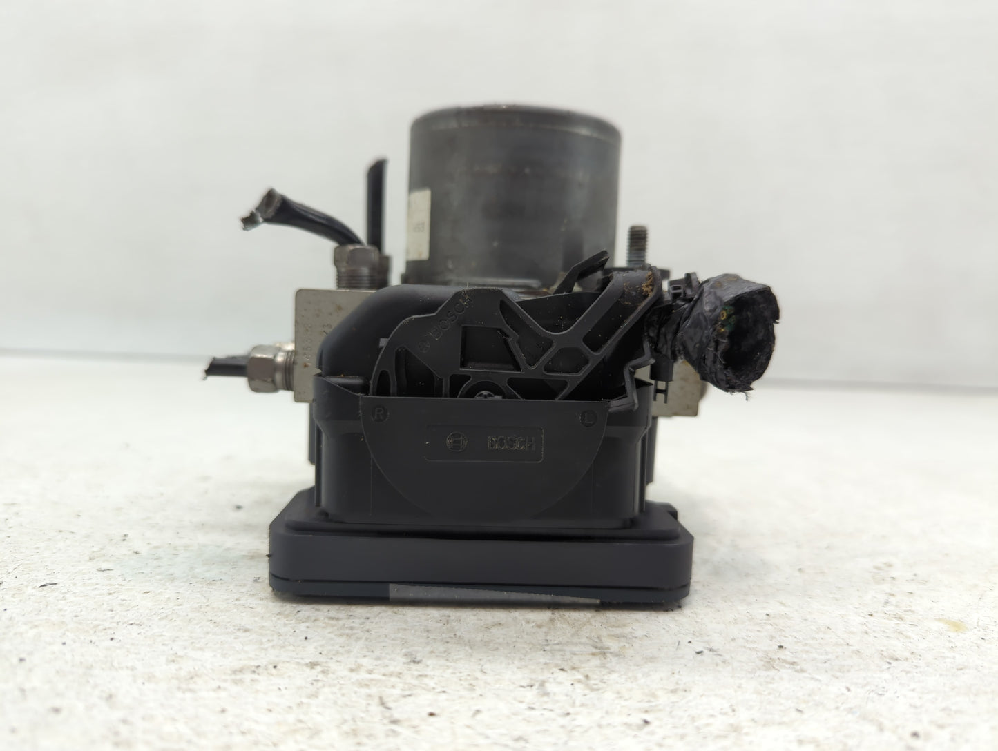 2013 Chrysler Town & Country ABS Pump Control Module Replacement P/N:68183803AC Fits OEM Used Auto Parts - Oemusedautoparts1