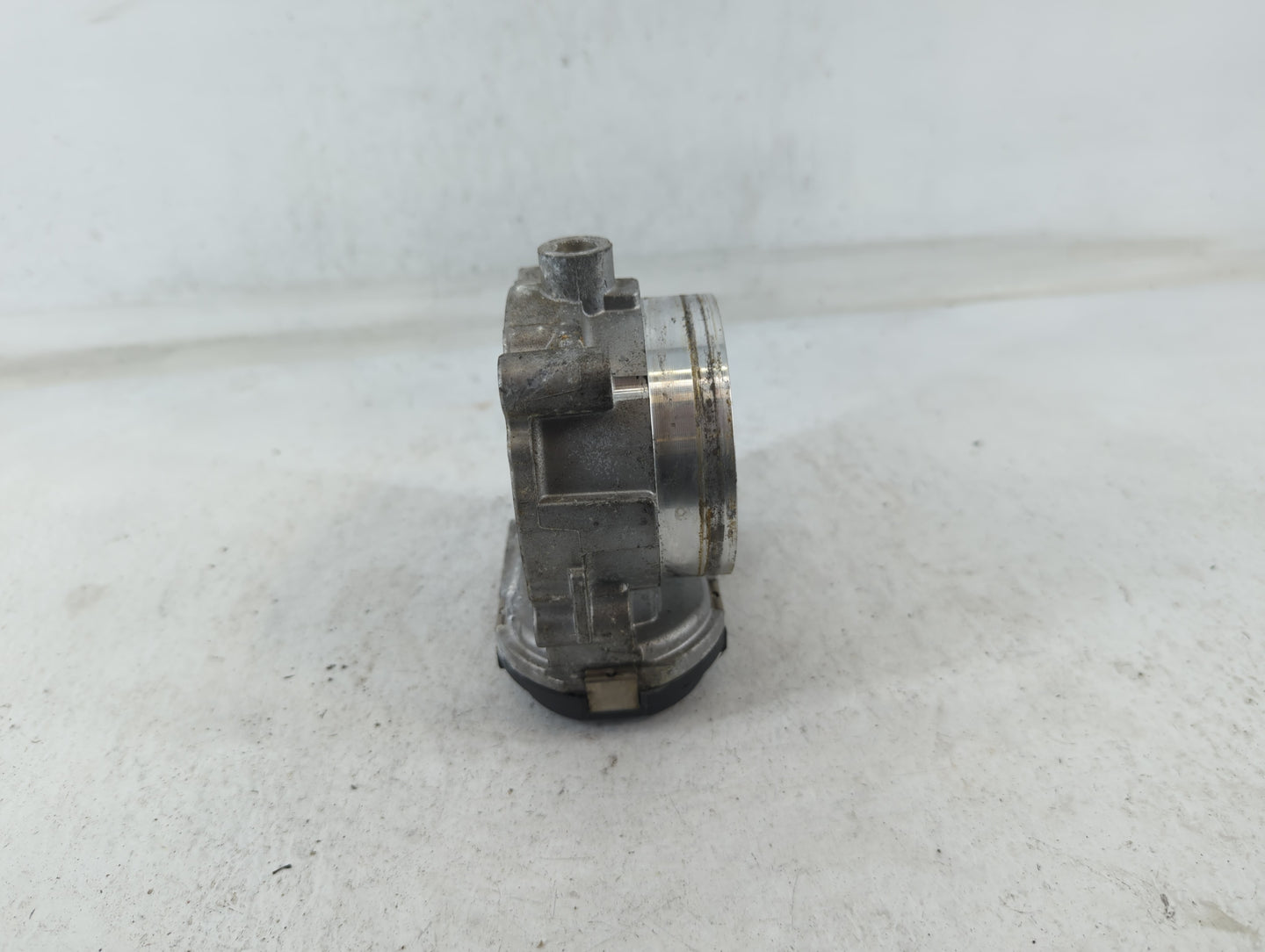 2011-2016 Chrysler Town & Country Throttle Body P/N:0 280 750 570 05184349AC Fits OEM Used Auto Parts - Oemusedautoparts1.co