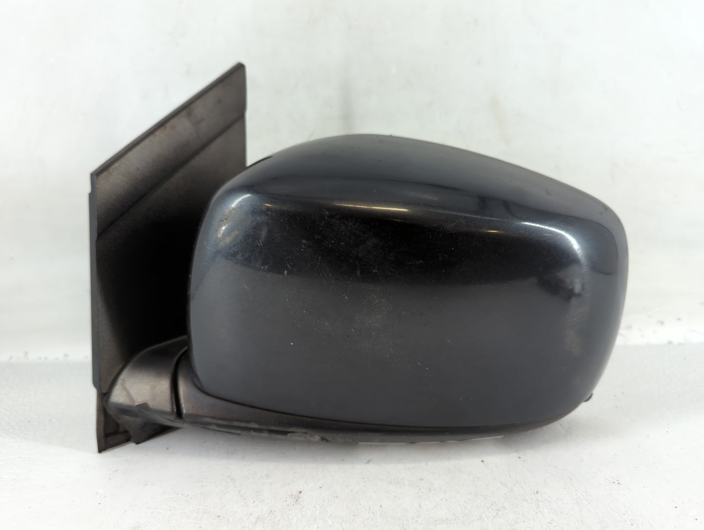 2011-2016 Chrysler Town & Country Driver Side View Mirror - Left Door Mirror OEM Used - Oemusedautoparts1.com