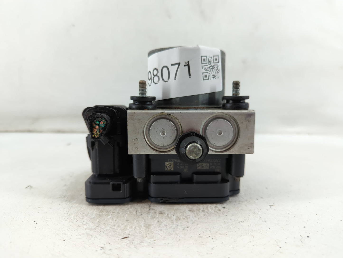 2013 Chrysler Town & Country ABS Pump Control Module Replacement P/N:P68183803AB Fits OEM Used Auto Parts - Oemusedautoparts