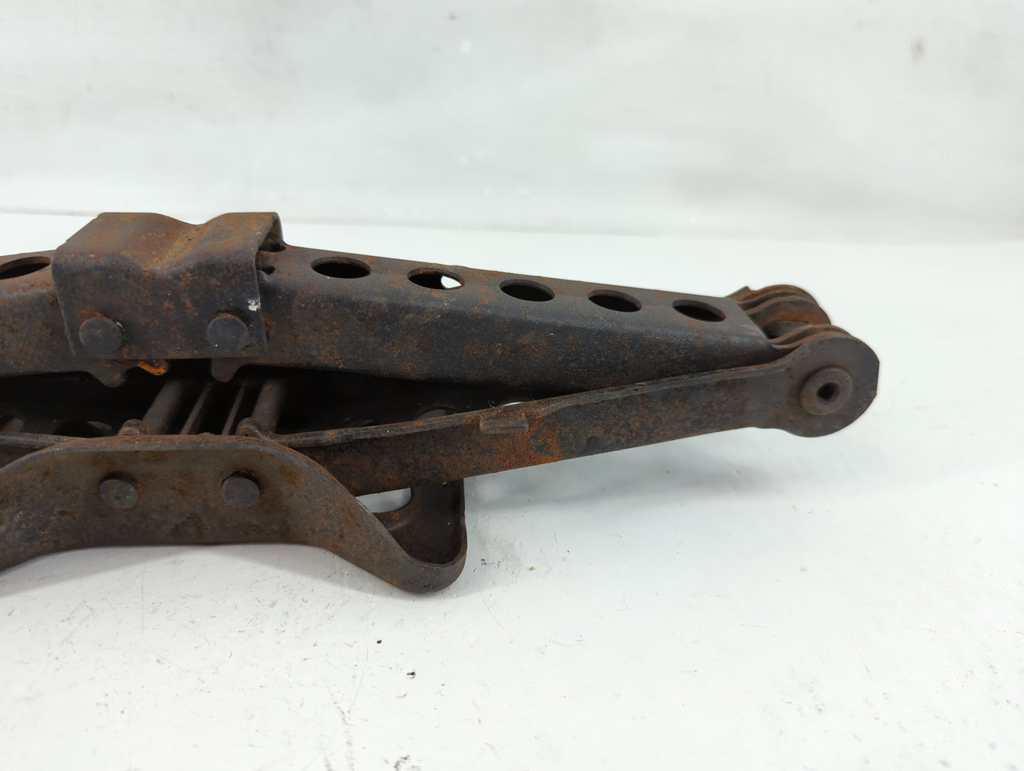 2013 Dodge Avenger Spare Scissor Car Jack Black 1054852 - Oemusedautoparts1.com