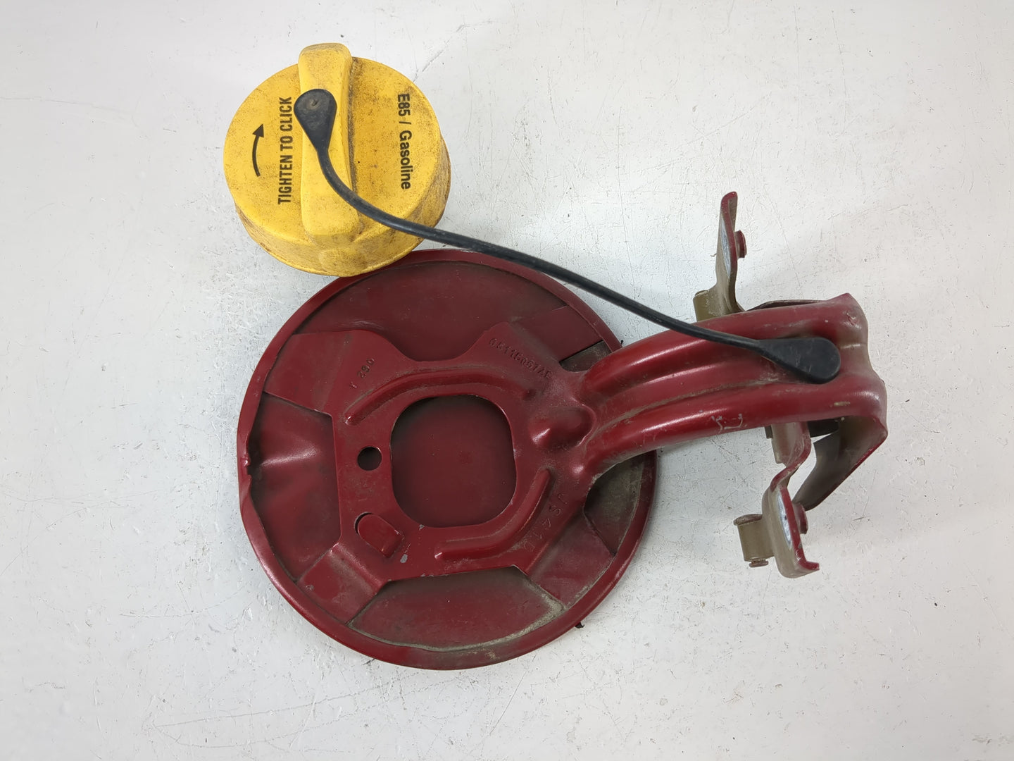 2013 Dodge Avenger Fuel Tank Door Lid Gas Tank Red - Oemusedautoparts1.com