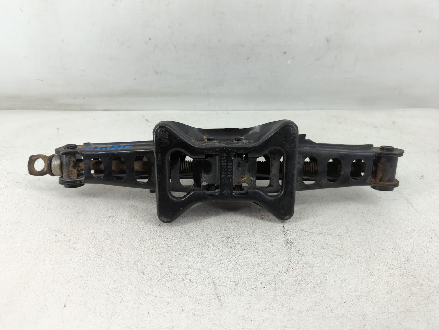 2013 Dodge Avenger Spare Scissor Car Jack - Oemusedautoparts1.com