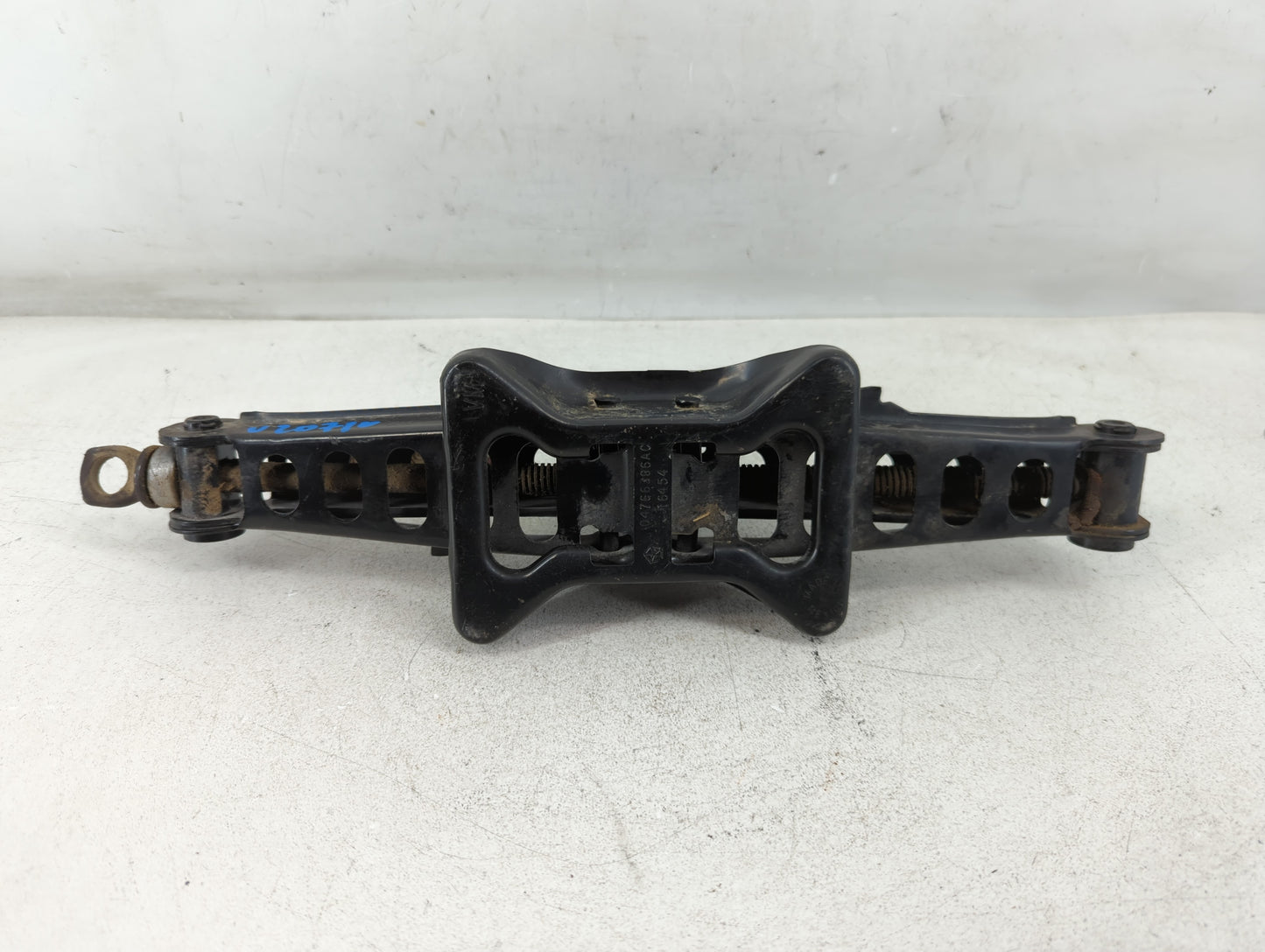 2013 Dodge Avenger Spare Scissor Car Jack - Oemusedautoparts1.com