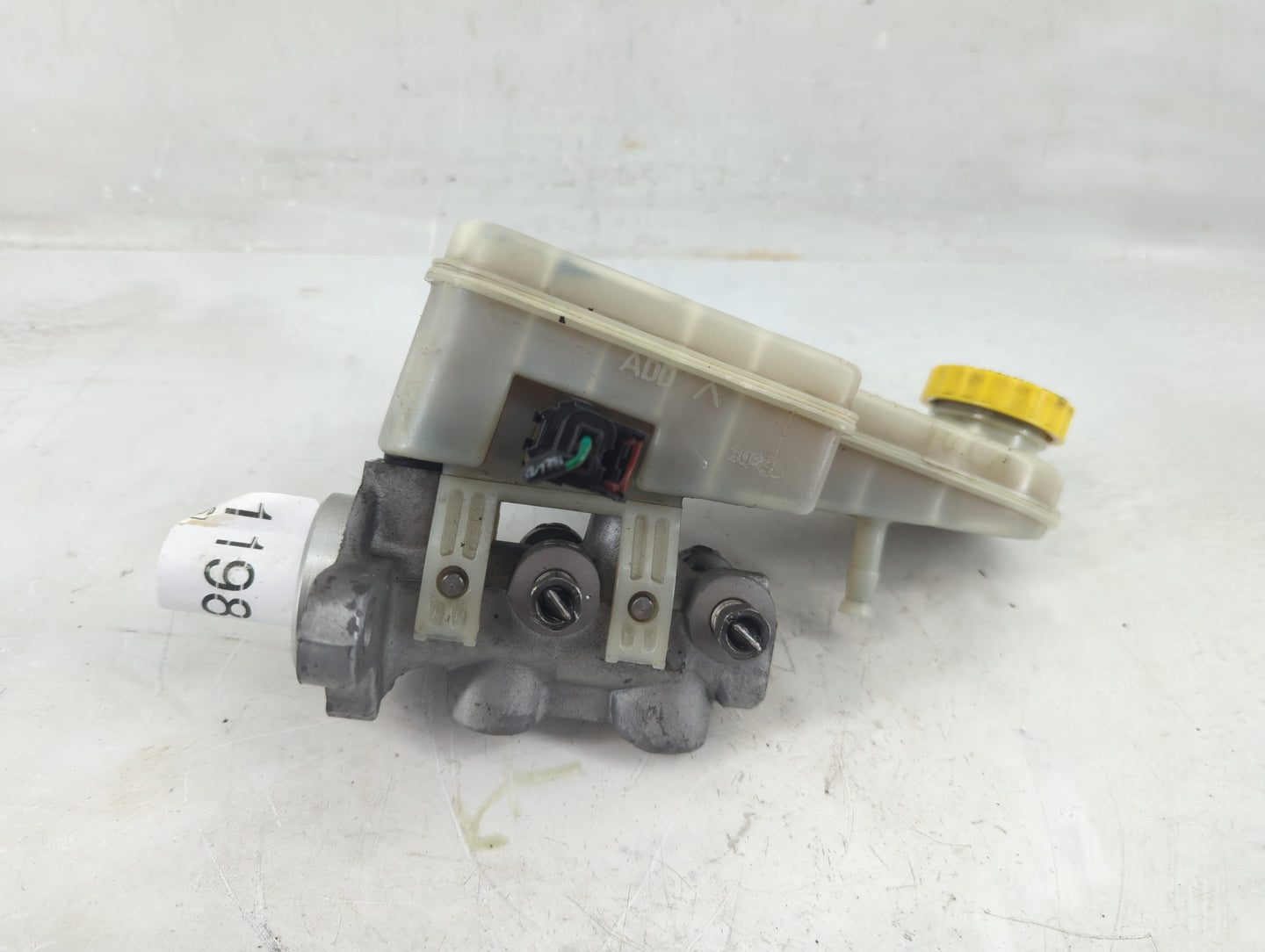 2008-2014 Dodge Avenger Brake Master Cylinder - Oemusedautoparts1.com