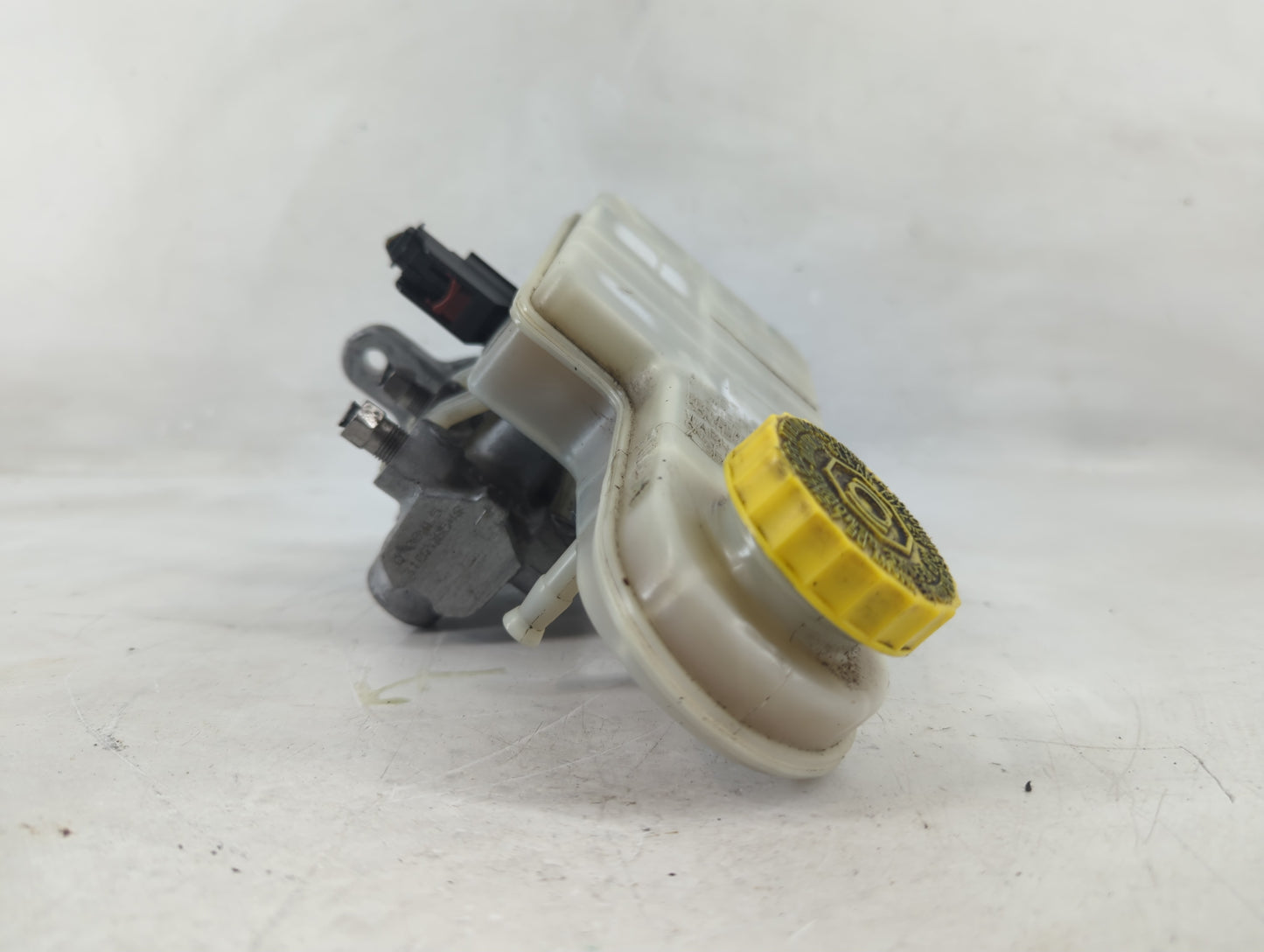 2008-2014 Dodge Avenger Brake Master Cylinder - Oemusedautoparts1.com