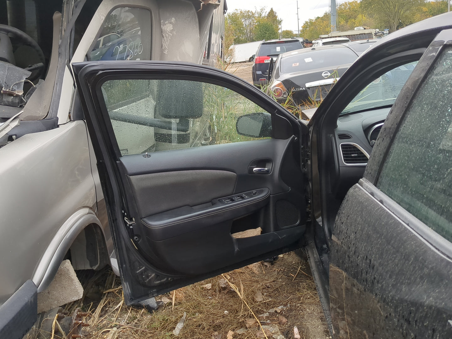 2011-2014 Dodge Avenger Driver Front Door Oem 1200564 - Oemusedautoparts1.com