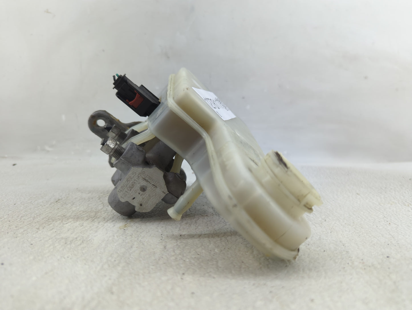2008-2014 Dodge Avenger Brake Master Cylinder - Oemusedautoparts1.com