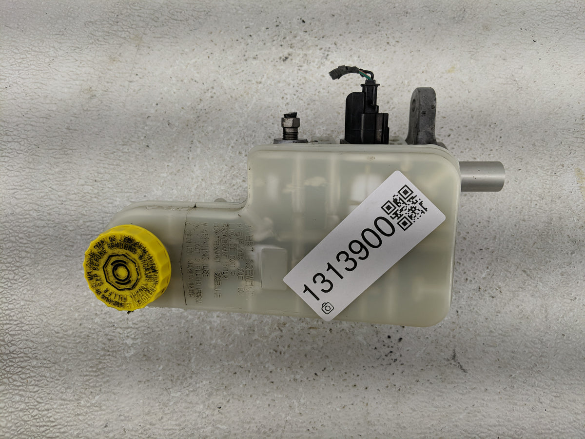 2008-2014 Dodge Avenger Brake Master Cylinder 1313900 - Oemusedautoparts1.com