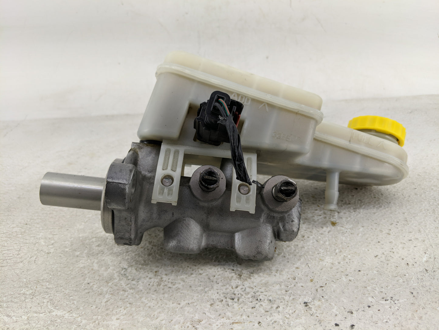2008-2014 Dodge Avenger Brake Master Cylinder - Oemusedautoparts1.com
