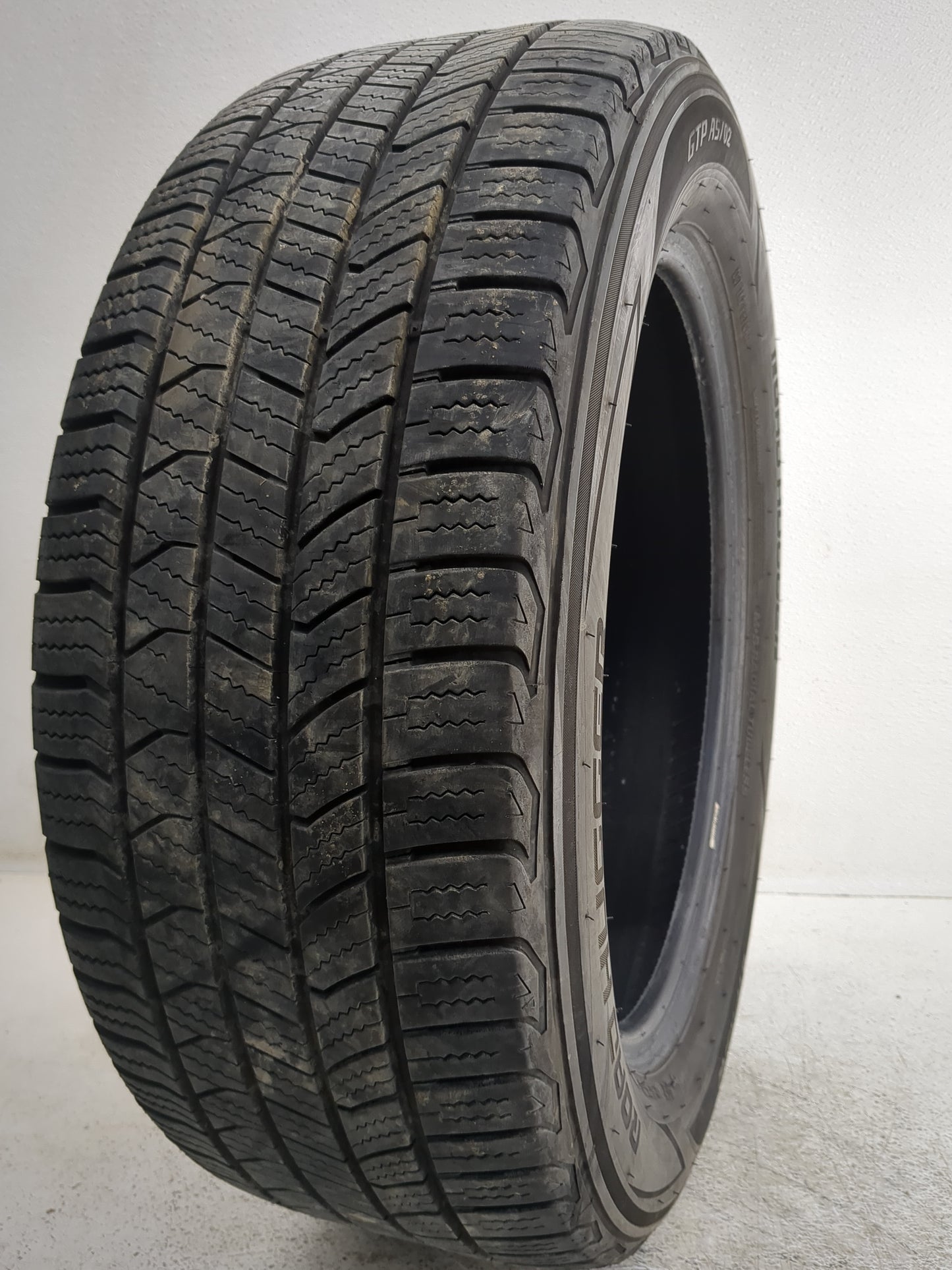 Used Tire 225/55R17 ROADHUGGER GTP AS/02 101H - Tread Depth 10/32 - Oemusedautoparts1.com