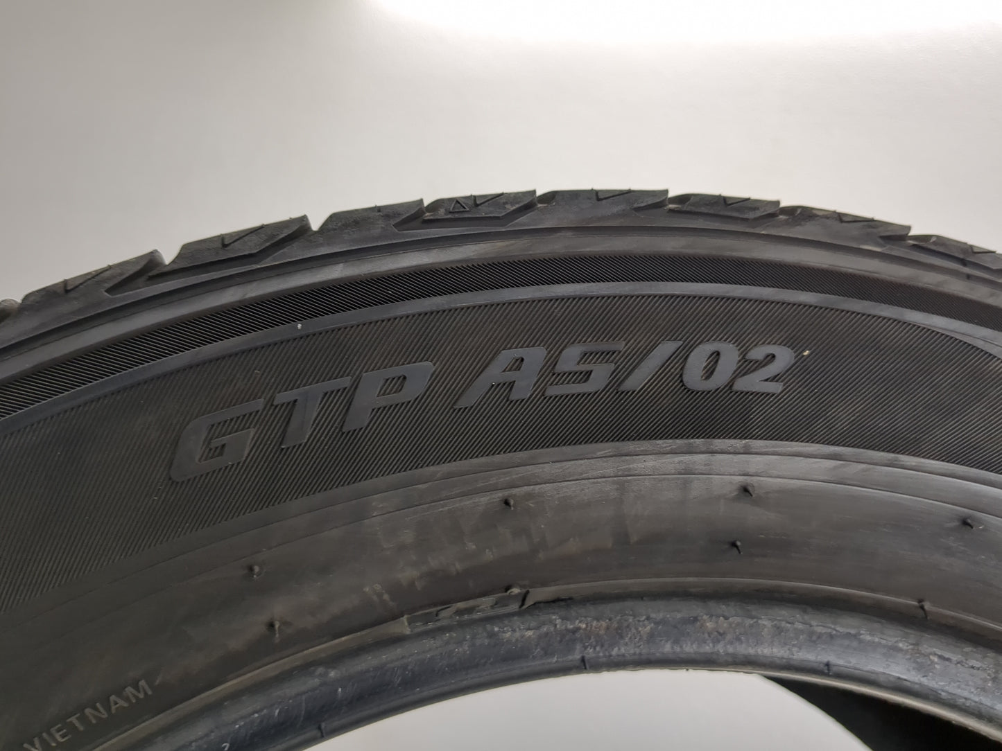 Used Tire 225/55R17 ROADHUGGER GTP AS/02 101H - Tread Depth 10/32 - Oemusedautoparts1.com