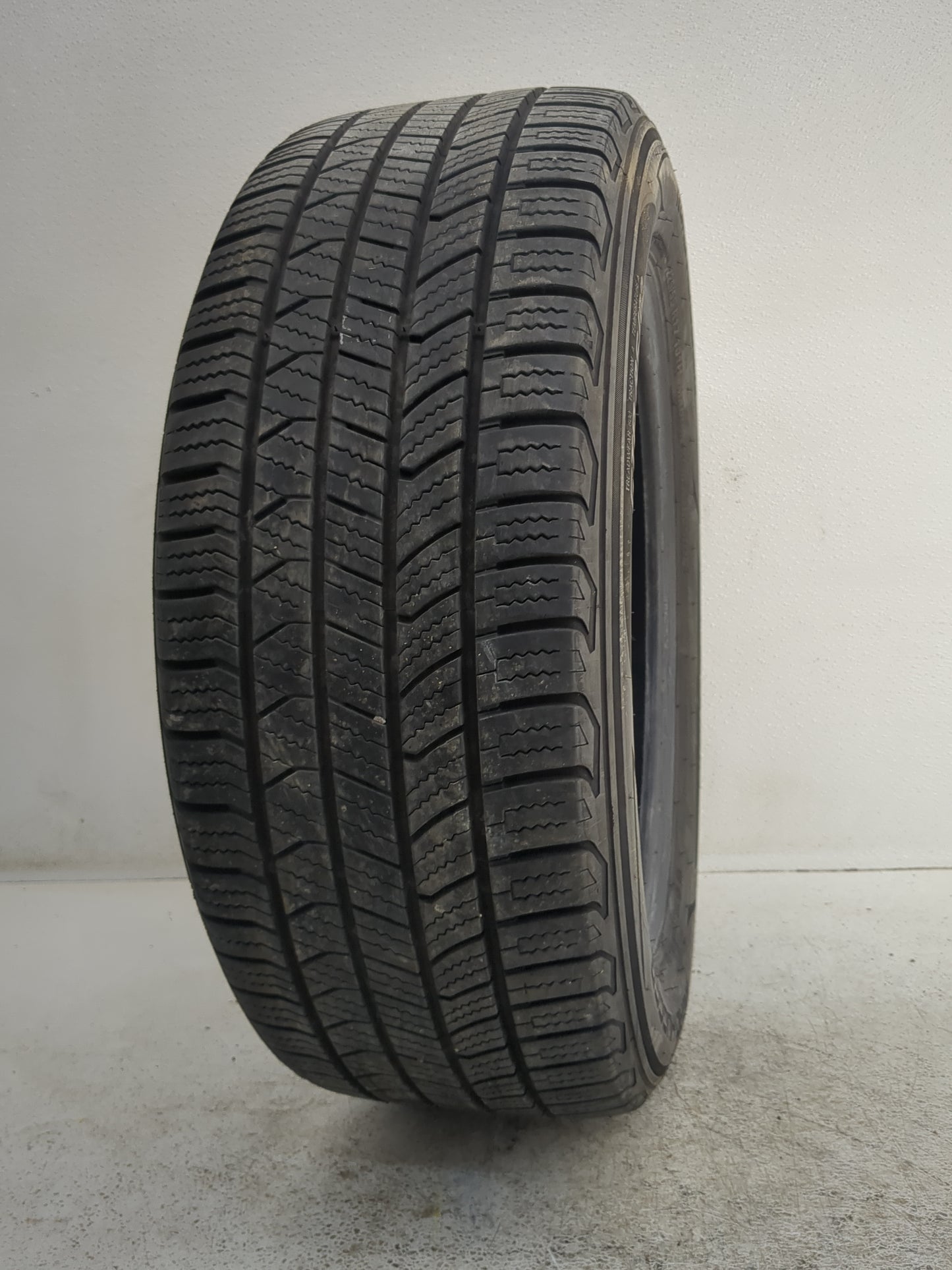 Used Tire 225/55R17 ROAD HUGGER GTP AS/02 101H - Tread Depth 8.5/32 - Oemusedautoparts1.com