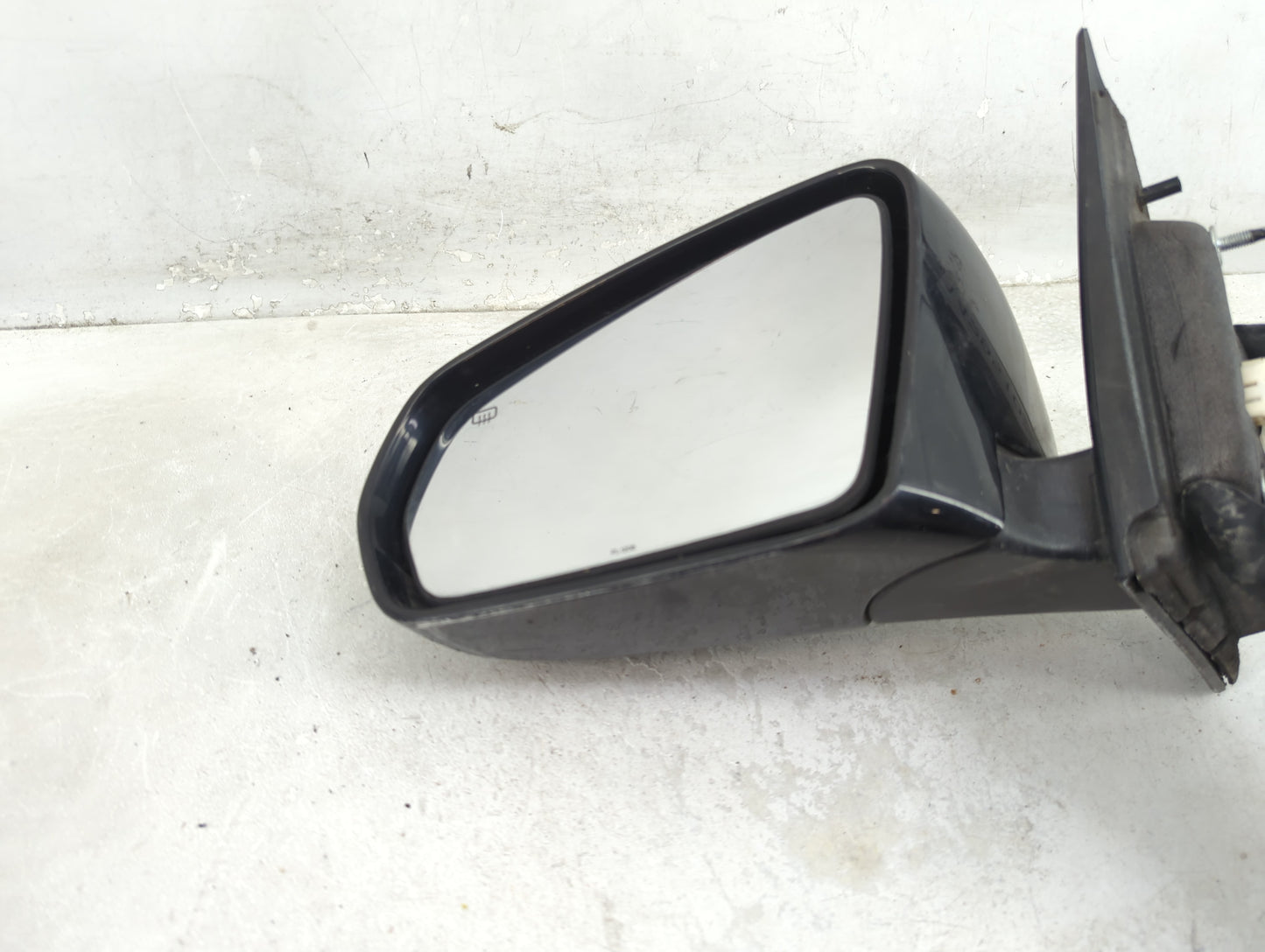2013-2014 Dodge Avenger Driver Side View Mirror - Left Door Mirror OEM Used - Oemusedautoparts1.com