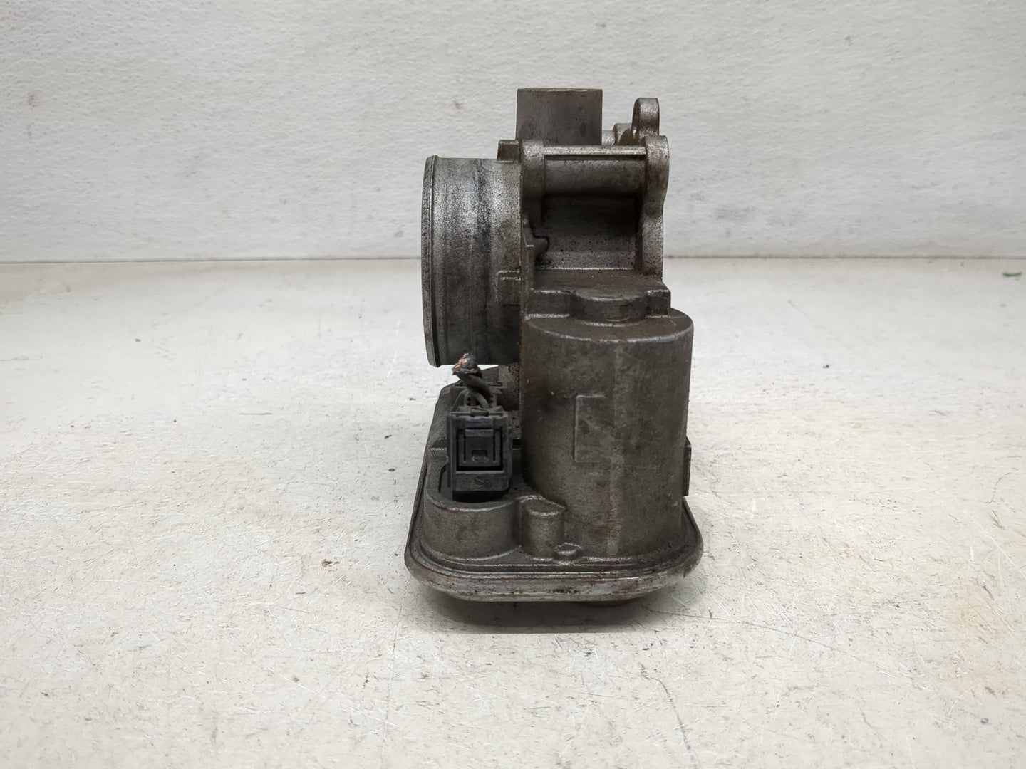 2008-2014 Dodge Avenger Throttle Body Fits Fits 2007 2008 2009 2010 2011 2012 2013 2014 2015 2016 2017 2018 OEM Used Auto Pa