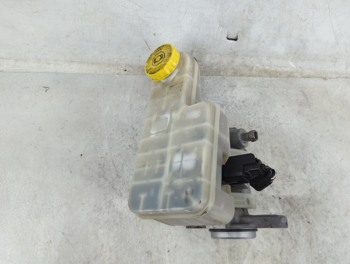 2008-2014 Dodge Avenger Brake Master Cylinder 1490526 - Oemusedautoparts1.com