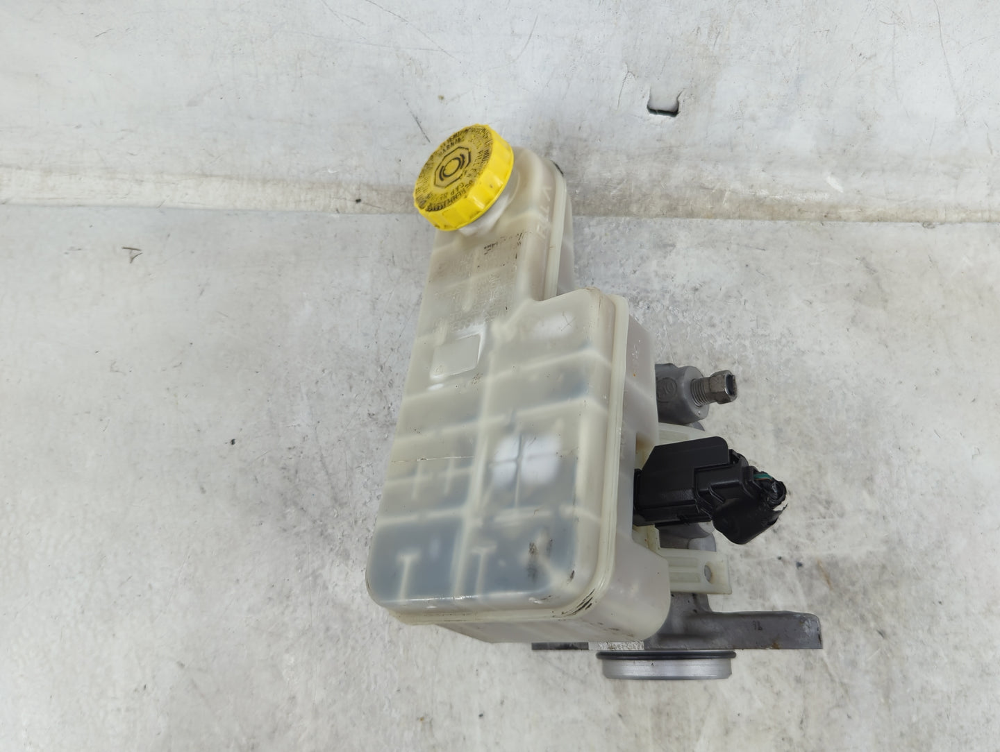2008-2014 Dodge Avenger Brake Master Cylinder 1490526 - Oemusedautoparts1.com