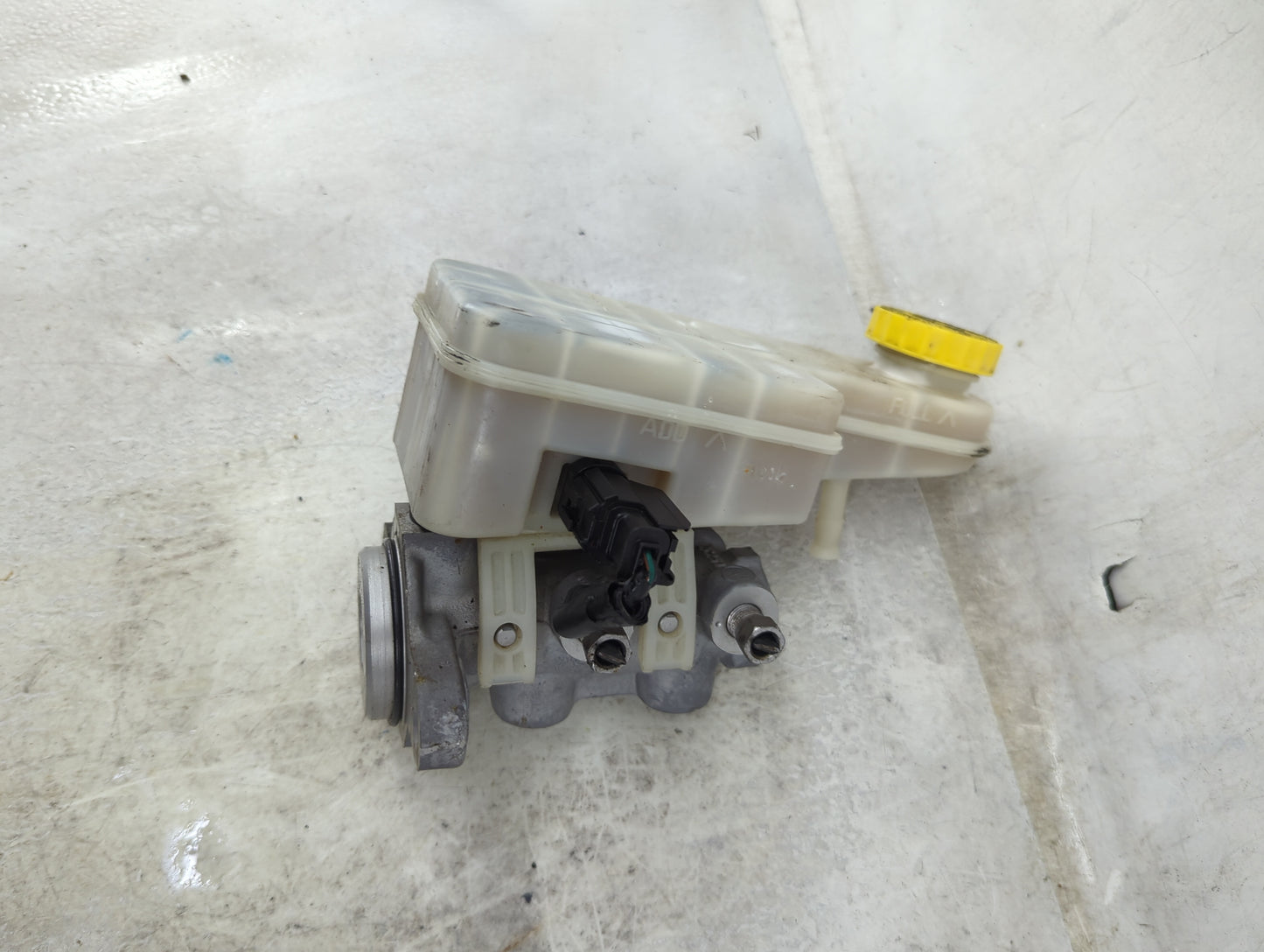 2008-2014 Dodge Avenger Brake Master Cylinder 1490526 - Oemusedautoparts1.com