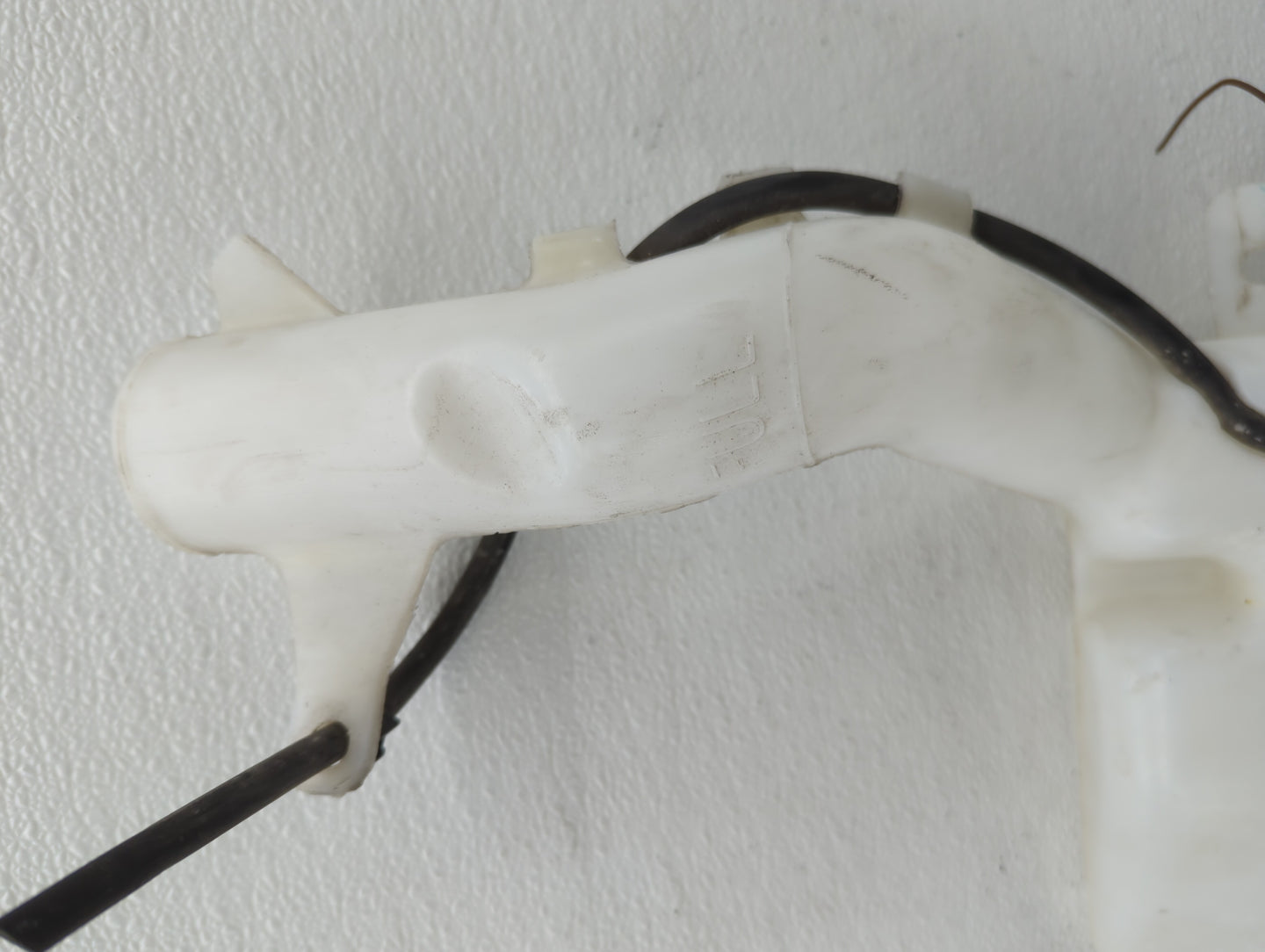 2011-2014 Dodge Avenger Windshield Washer Fluid Reservoir Bottle Oem - Oemusedautoparts1.com