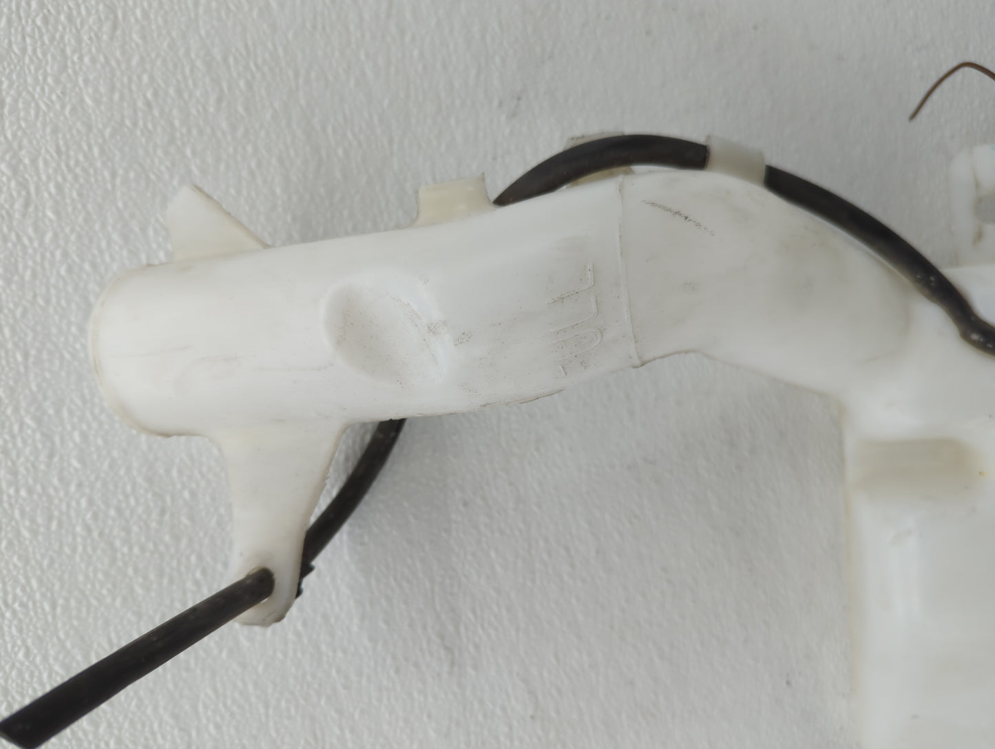 2011-2014 Dodge Avenger Windshield Washer Fluid Reservoir Bottle Oem - Oemusedautoparts1.com