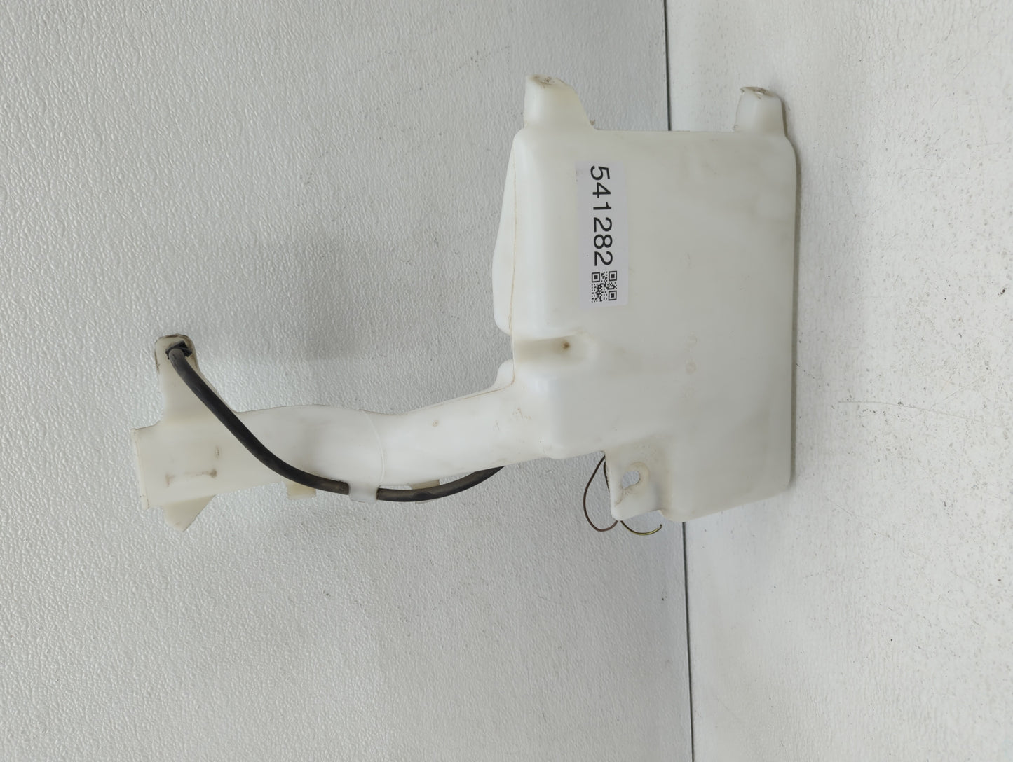 2011-2014 Dodge Avenger Windshield Washer Fluid Reservoir Bottle Oem - Oemusedautoparts1.com