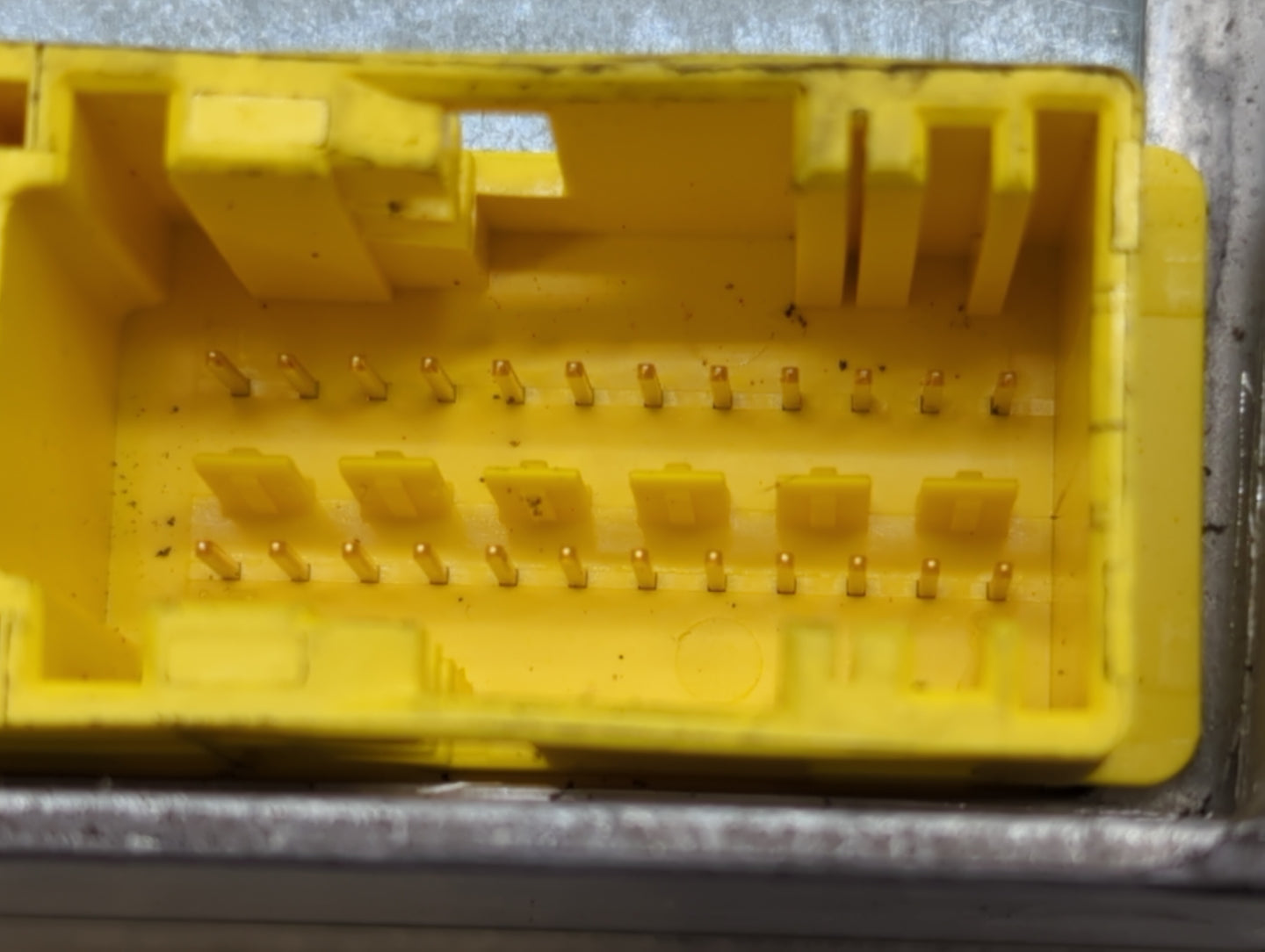 2012-2014 Dodge Avenger Chassis Control Module Ccm Bcm Body Control - Oemusedautoparts1.com