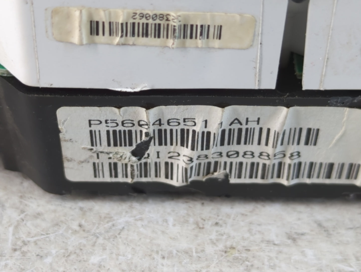 2011-2014 Dodge Avenger Instrument Cluster Speedometer Gauges P/N:P56046511AH Fits Fits 2011 2012 2013 2014 OEM Used Auto Pa