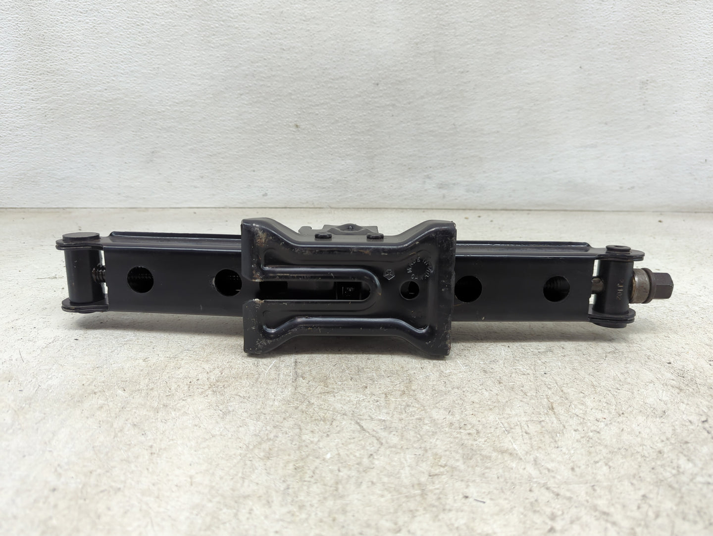 2013 Dodge Avenger Spare Scissor Car Jack 828397 - Oemusedautoparts1.com