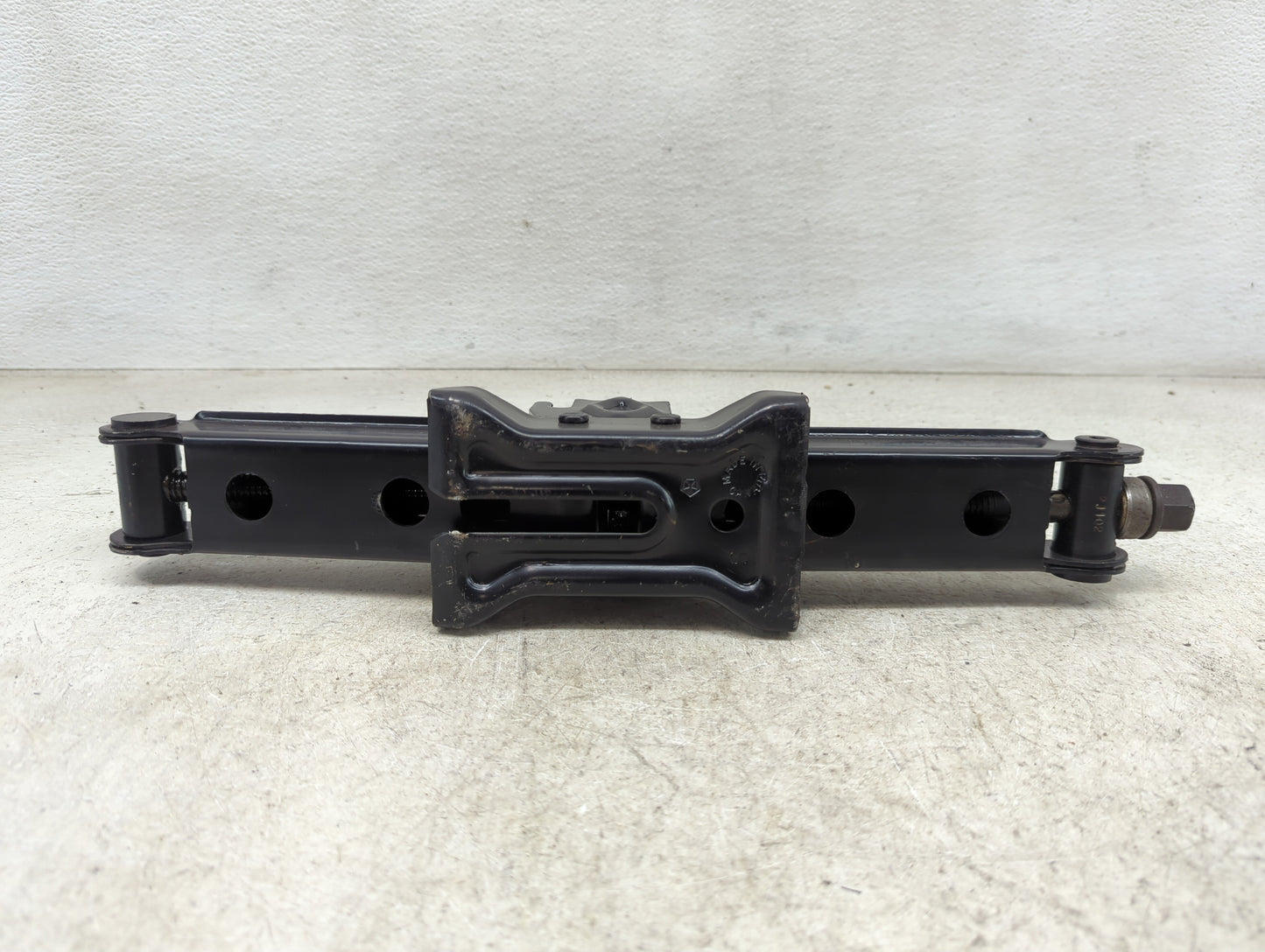 2013 Dodge Avenger Spare Scissor Car Jack 828397 - Oemusedautoparts1.com