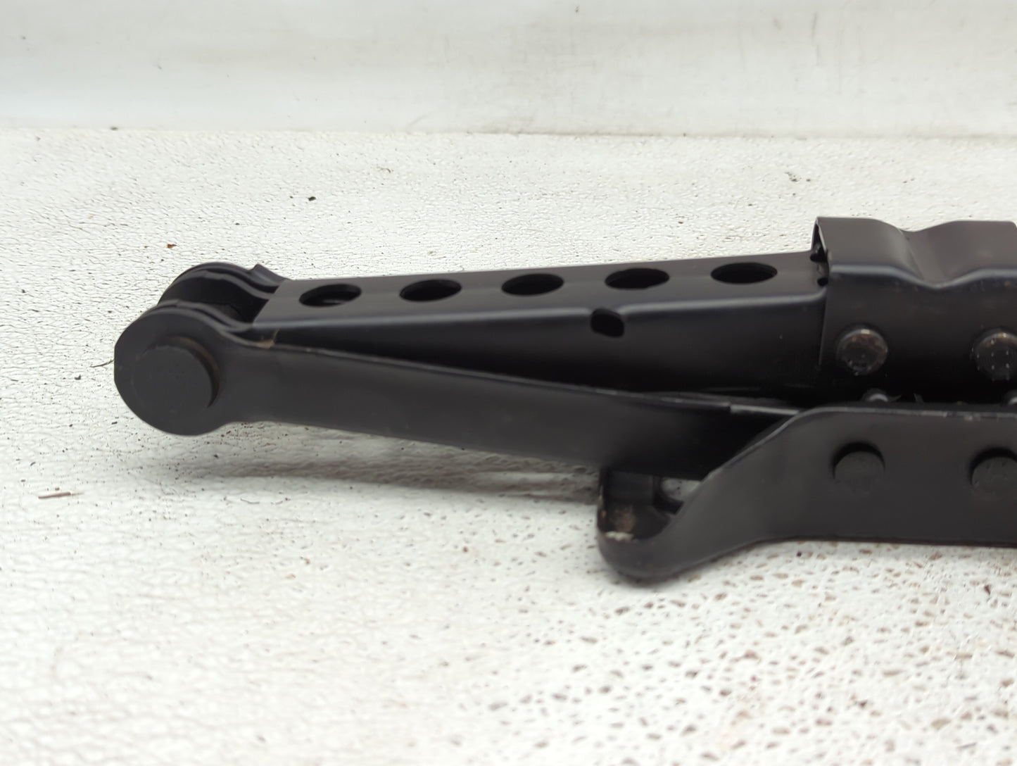 2013 Dodge Avenger Spare Scissor Car Jack Black 848601 - Oemusedautoparts1.com