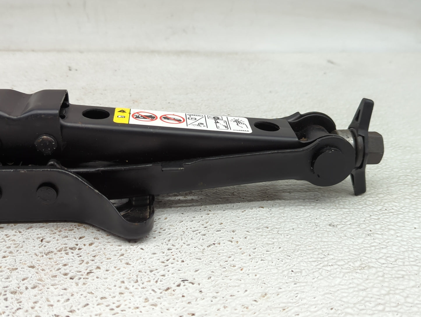 2013 Dodge Avenger Spare Scissor Car Jack Black 848601 - Oemusedautoparts1.com