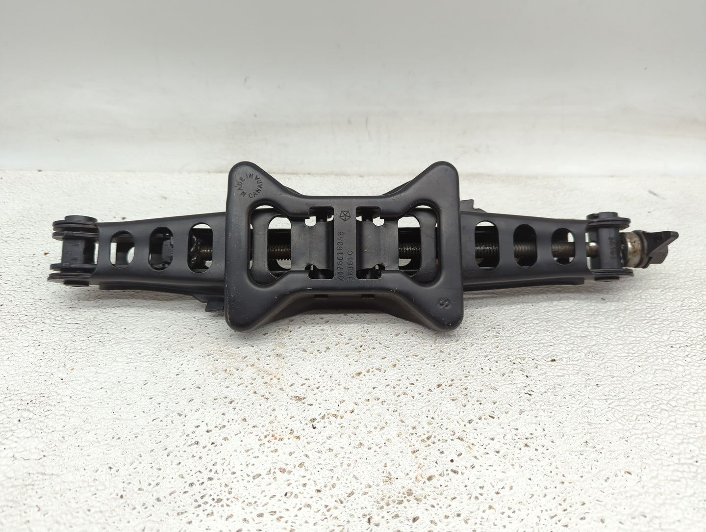 2013 Dodge Avenger Spare Scissor Car Jack Black 848601 - Oemusedautoparts1.com