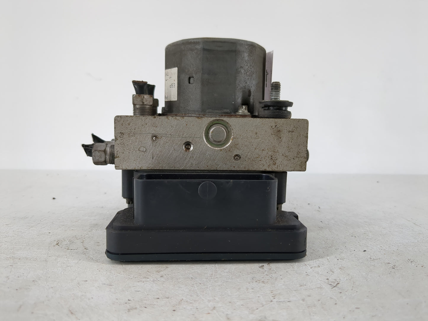 2013 Dodge Caravan ABS Pump Control Module Replacement P/N:P68183803AA Fits OEM Used Auto Parts - Oemusedautoparts1.com