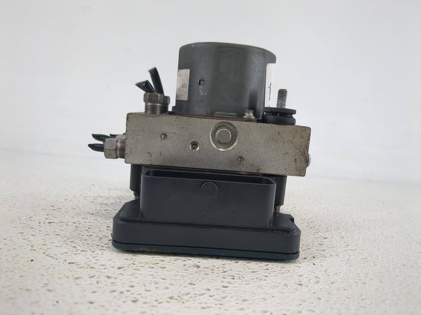 2013 Dodge Caravan ABS Pump Control Module Replacement P/N:P68183803AB Fits OEM Used Auto Parts - Oemusedautoparts1.com