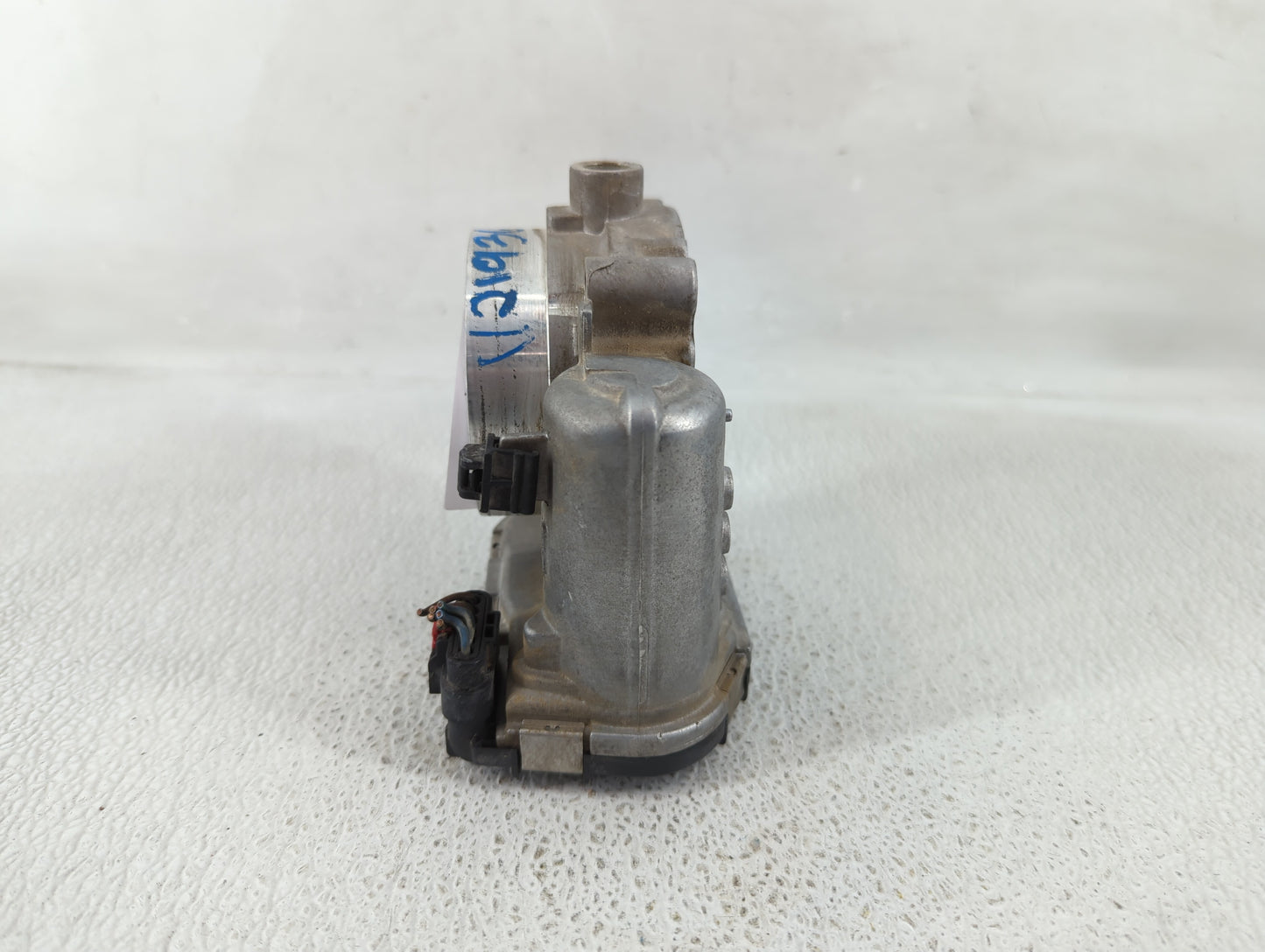 2013 Dodge Caravan Throttle Body P/N:05184349AC Fits Fits 2011 2012 2014 2015 2016 2017 2018 2019 2020 2021 2022 OEM Used Au