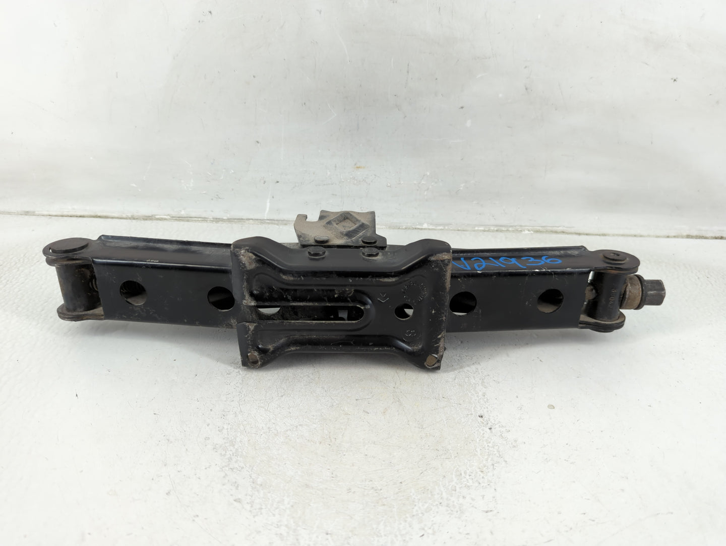 2013 Dodge Caravan Spare Scissor Car Jack - Oemusedautoparts1.com