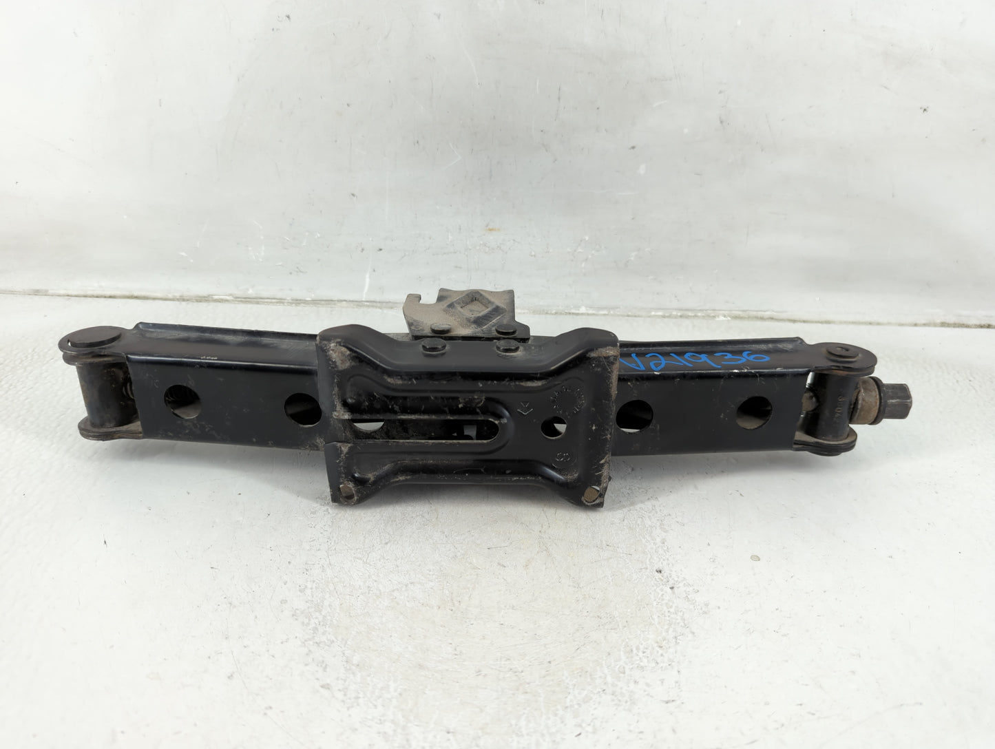 2013 Dodge Caravan Spare Scissor Car Jack - Oemusedautoparts1.com