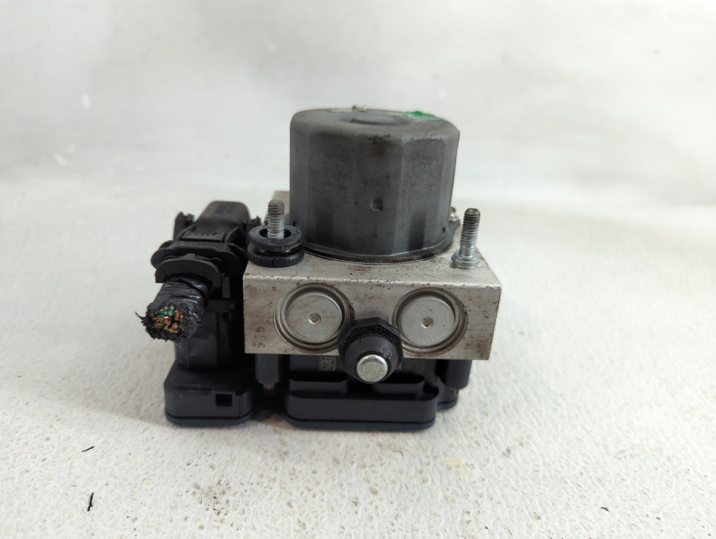2013 Dodge Caravan ABS Pump Control Module Replacement P/N:68183803AB Fits OEM Used Auto Parts - Oemusedautoparts1.com