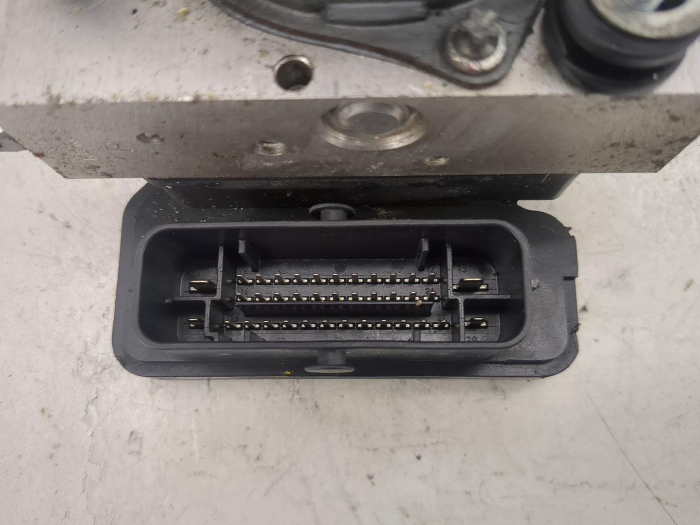 2013 Dodge Caravan ABS Pump Control Module Replacement P/N:P68183803AA Fits OEM Used Auto Parts - Oemusedautoparts1.com