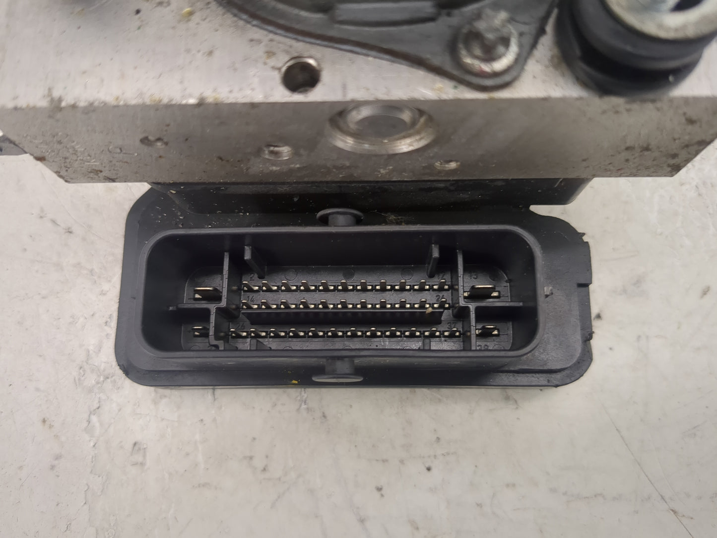 2013 Dodge Caravan ABS Pump Control Module Replacement P/N:P68183803AA Fits OEM Used Auto Parts - Oemusedautoparts1.com
