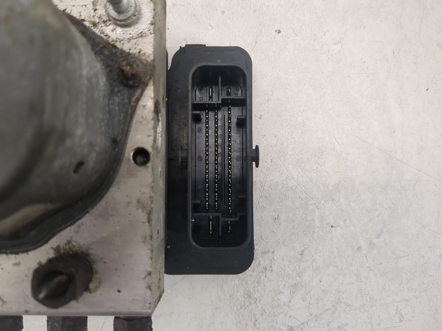 2013 Dodge Caravan ABS Pump Control Module Replacement P/N:P68183803AA Fits OEM Used Auto Parts - Oemusedautoparts1.com