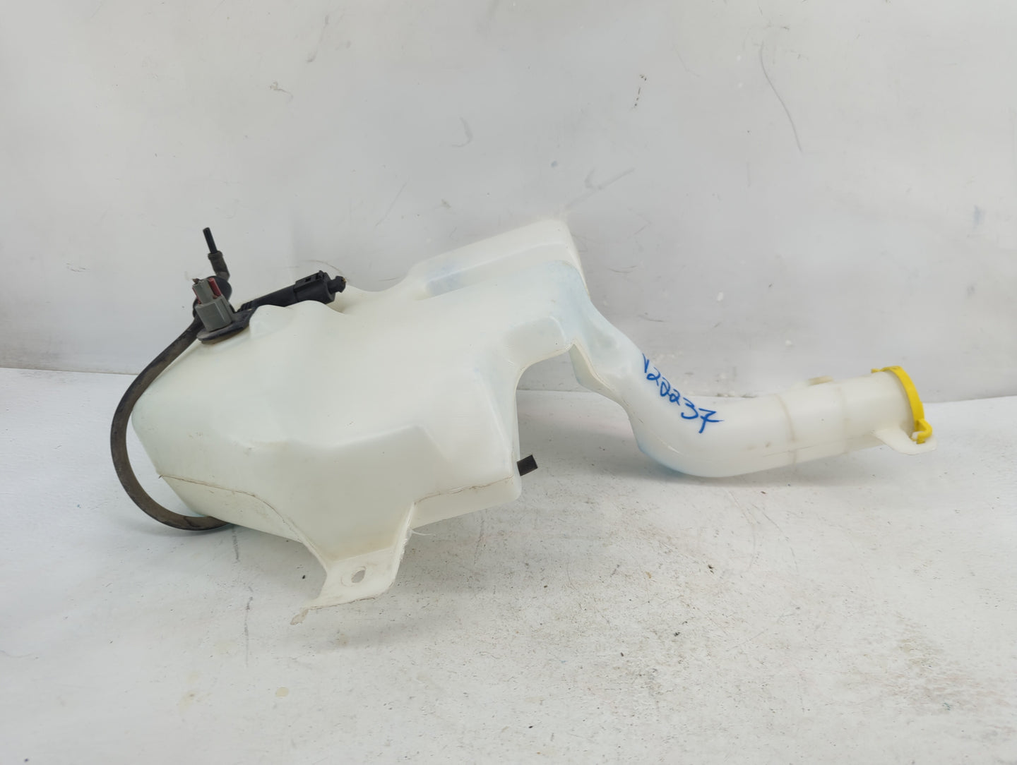 Dodge Caravan Windshield Washer Fluid Reservoir Bottle Oem - Oemusedautoparts1.com