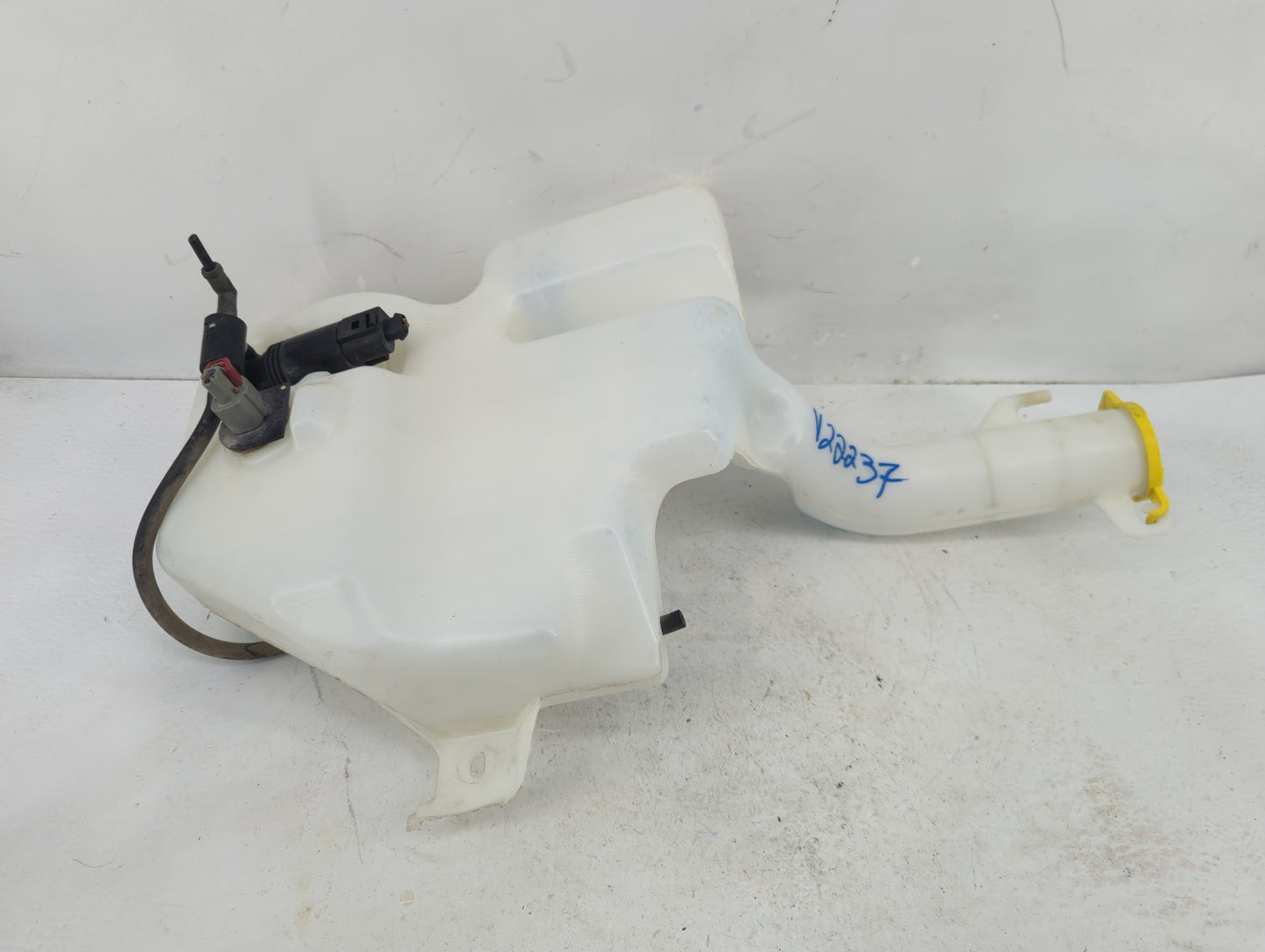 Dodge Caravan Windshield Washer Fluid Reservoir Bottle Oem - Oemusedautoparts1.com