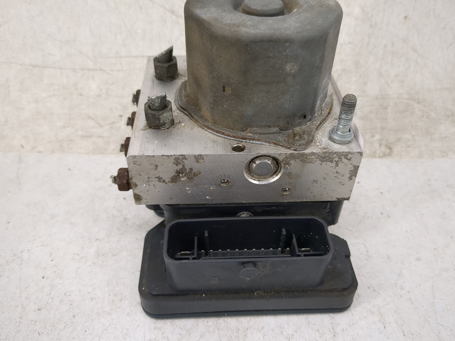 2013 Dodge Caravan ABS Pump Control Module Replacement P/N:2265106455 0265956014, 0265239083 Fits OEM Used Auto Parts - Oemu